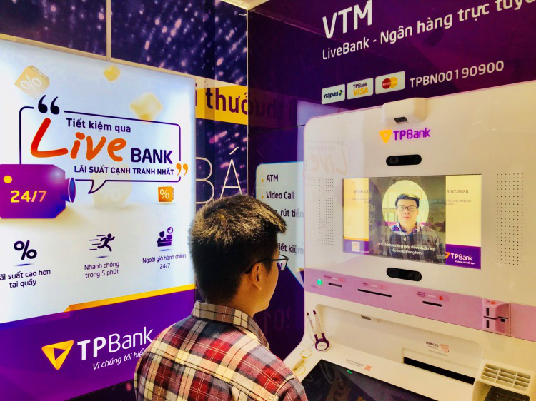 Ng&acirc;n h&agrave;ng Việt đầu ti&ecirc;n giao dịch bằng nhận diện khu&ocirc;n mặt - Ảnh 1.