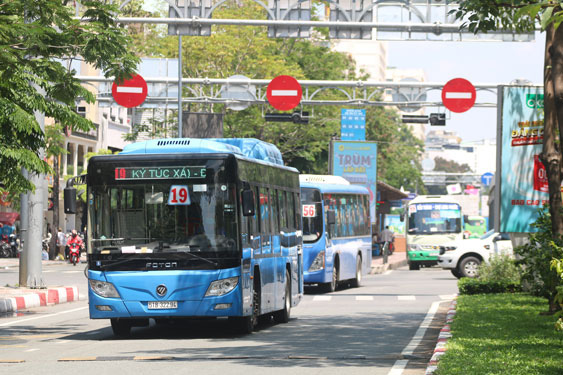 TP HCM: Theo dõi xe buýt chạy trên điện thoại và sắp có buýt mini