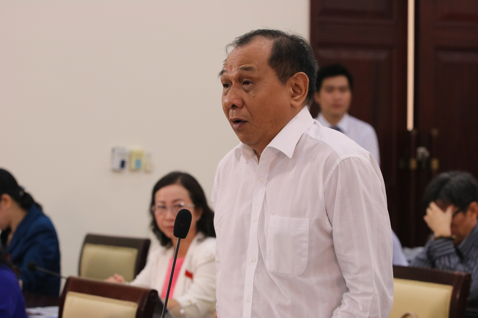 Yêu cầu công khai danh sách đầu nậu đất và thu phí chủ đầu tư nhà cao tầng - Ảnh 1.