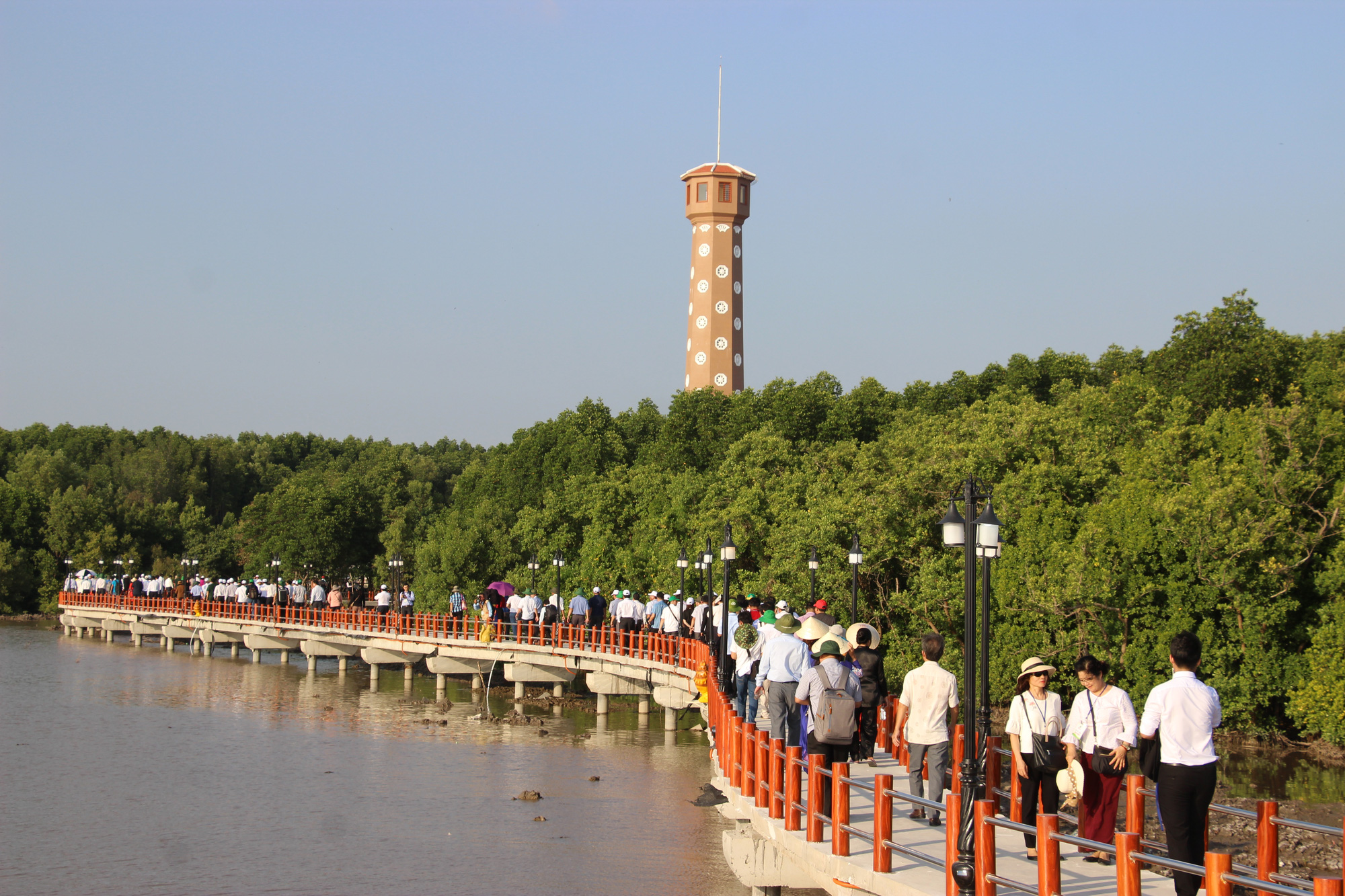 Học sinh, giáo viên ở Cà Mau hưởng nhiều ưu đãi khi đi du lịch - Ảnh 6.