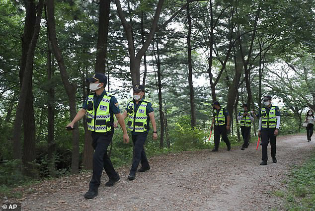 Những ph&aacute;t hiện kh&ocirc;ng đ&aacute;ng ngờ quanh c&aacute;i chết của thị trưởng Seoul - Ảnh 4.