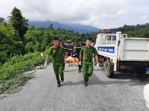 Xe lao xuống vực, 5 người chết: Tài xế không giảm tốc độ dù hành khách đã nhắc