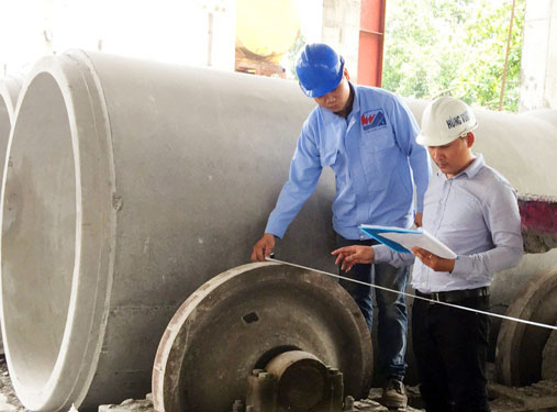 NHỮNG ĐIỂN HÌNH VƯỢT KHÓ, SÁNG TẠO: Những đôi tay "vàng"