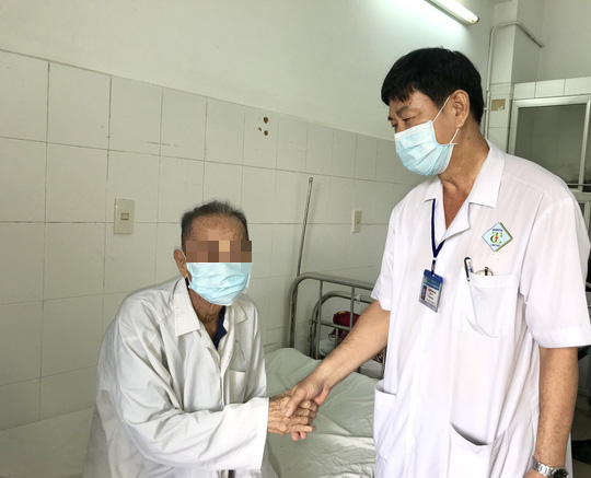 Cụ &ocirc;ng 101 tuổi vỡ &ograve;a niềm vui sau khi khỏi b&iacute; tiểu nhờ cắt đốt nội soi - Ảnh 2.