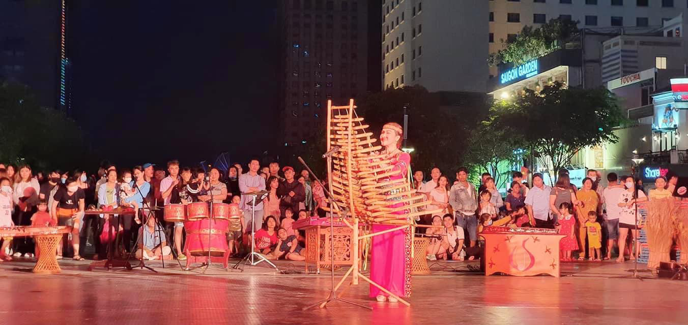 NSND Ngọc Gi&agrave;u ấn tượng với điểm hẹn nghệ thuật đường phố - Ảnh 2.