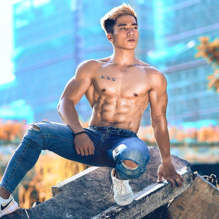 Bài tập thể hình tại nhà của Nam vương Mai Hồ Minh Mẫn