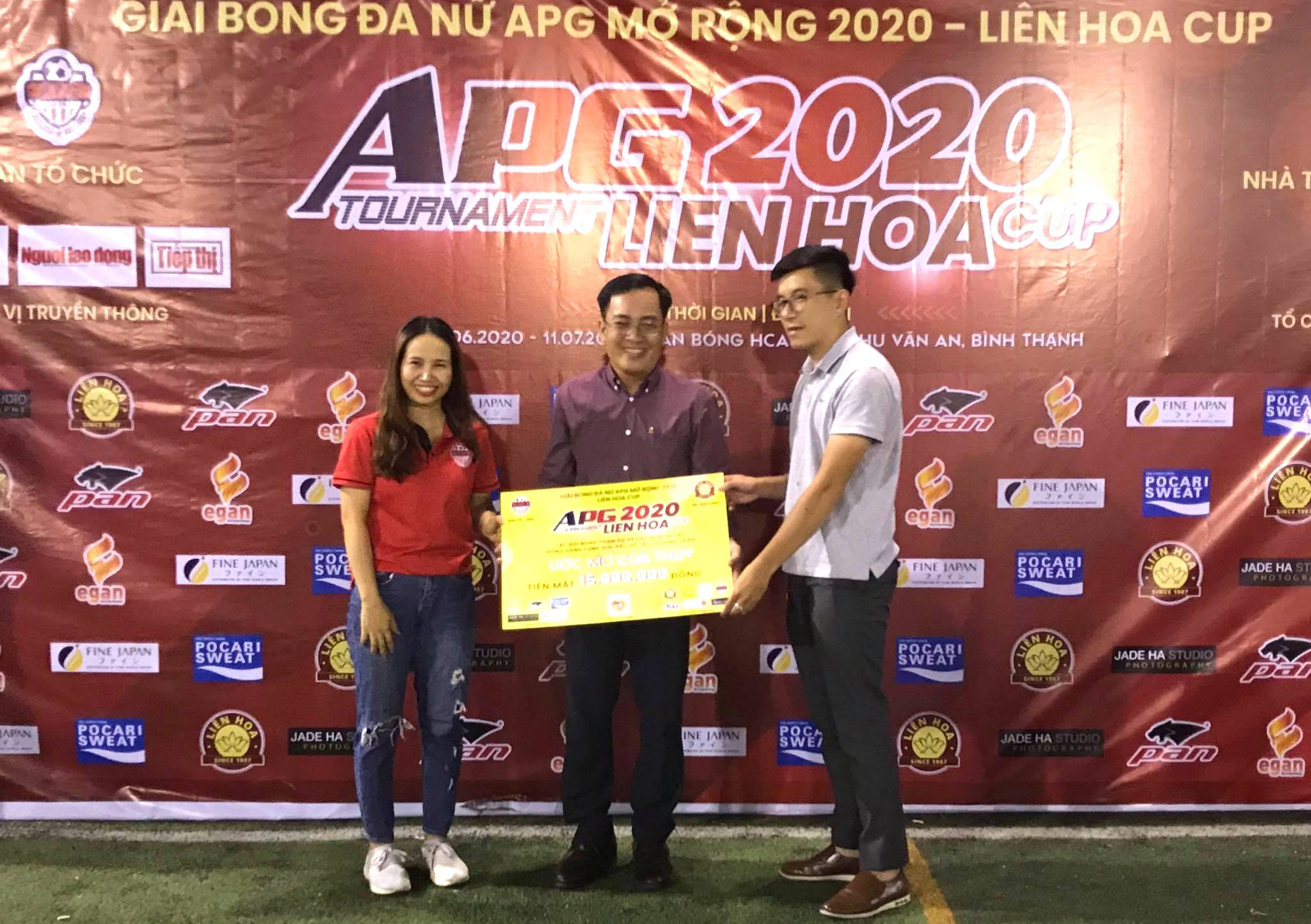 C&aacute;c c&ocirc; g&aacute;i văn ph&ograve;ng, b&oacute;ng đ&aacute; phủi v&agrave; Ước mơ của Th&uacute;y - Ảnh 5.