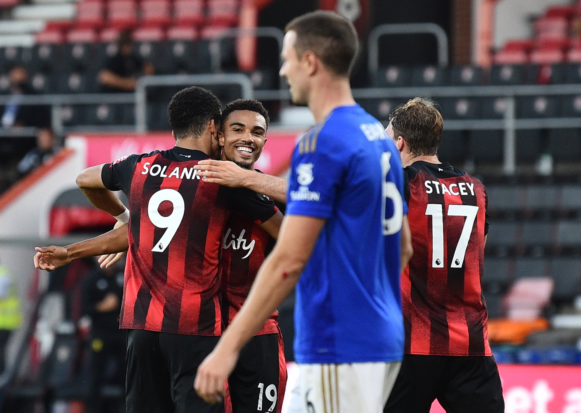 Leicester thua ngỡ ng&agrave;ng Bournemouth, Man United được tiếp sức v&agrave;o Top 3 - Ảnh 6.