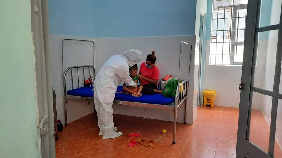 Th&ecirc;m nhiều trường hợp mắc bạch hầu, Đắk Lắk c&aacute;ch ly h&agrave;ng ng&agrave;n người d&acirc;n - Ảnh 1.