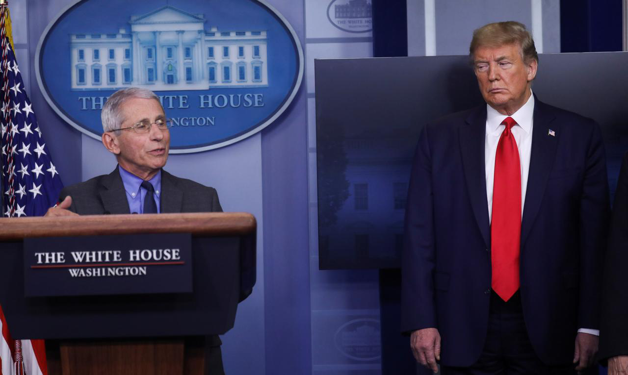 Covid-19 càn quét nước Mỹ, Tổng thống Trump không tha "người nhà"