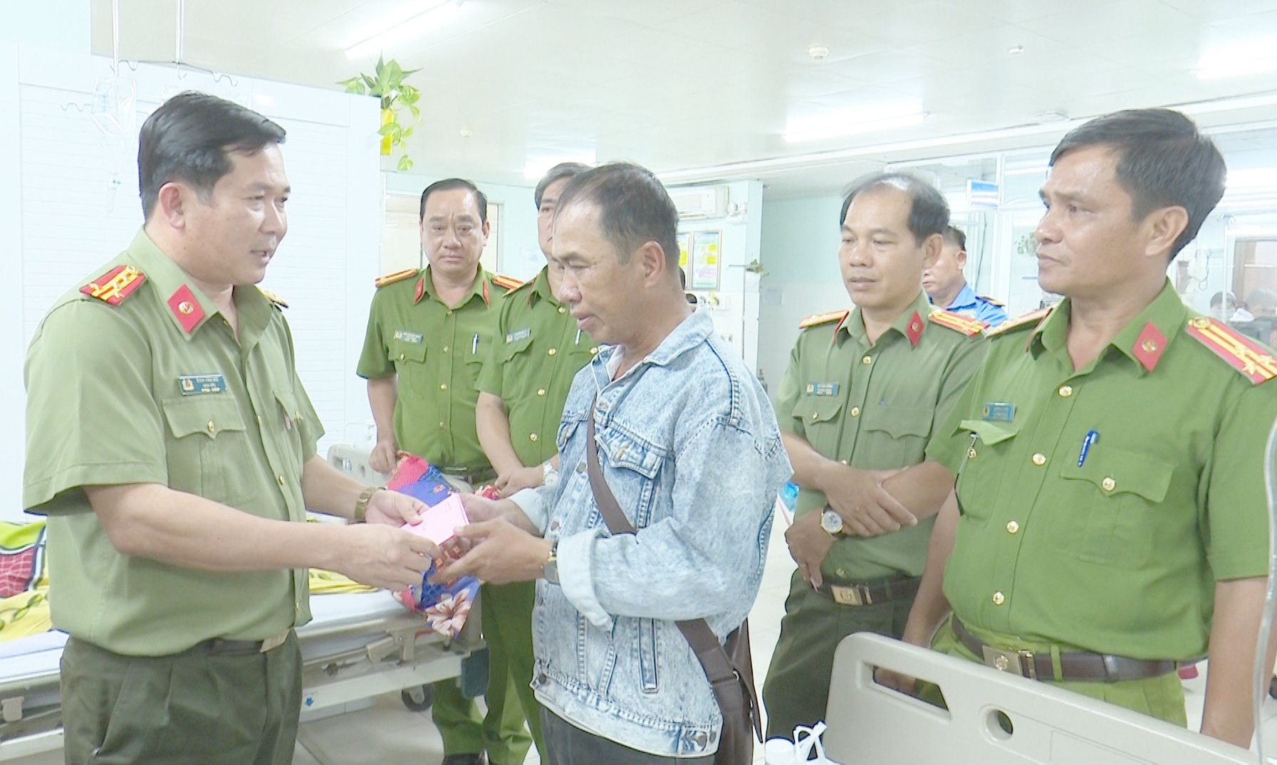 Giám đốc công an tỉnh chỉ đạo bắt nóng gã đàn ông nghi đốt nhà người tình