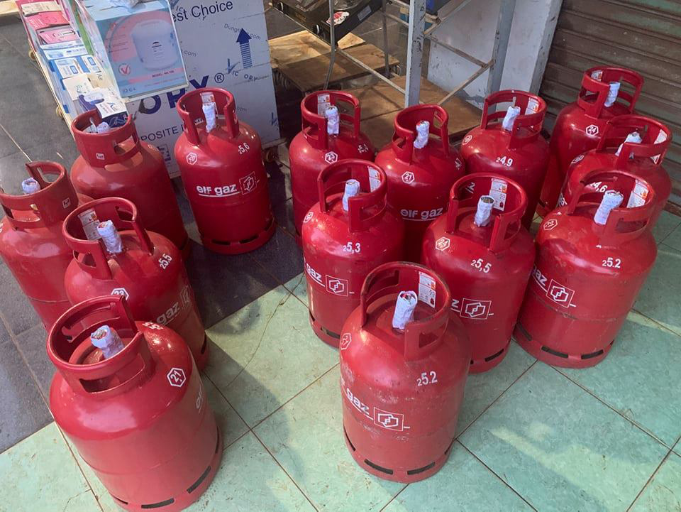 Đường d&acirc;y sang chiết gas lậu l&agrave;m giả tem... chống h&agrave;ng giả! - Ảnh 3.