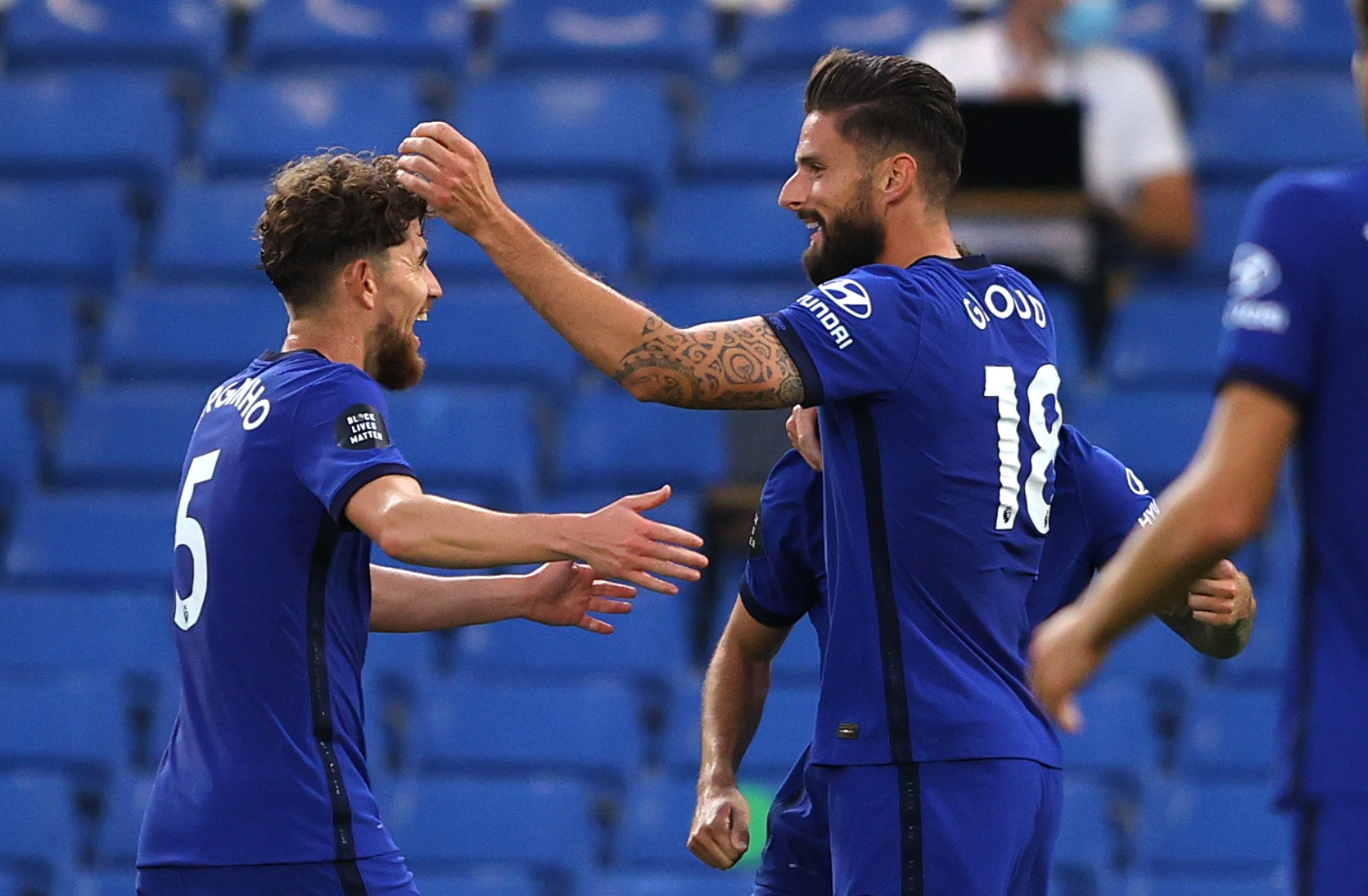 Sao 33 tuổi lập công, Chelsea lại mơ mộng Top 3  Ngoại hạng