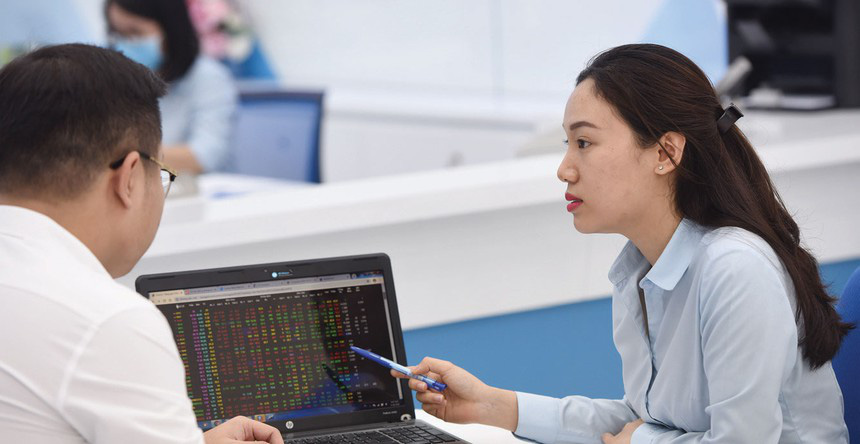 Vàng và chứng khoán cùng tăng giá, vì sao? - Ảnh 4.
