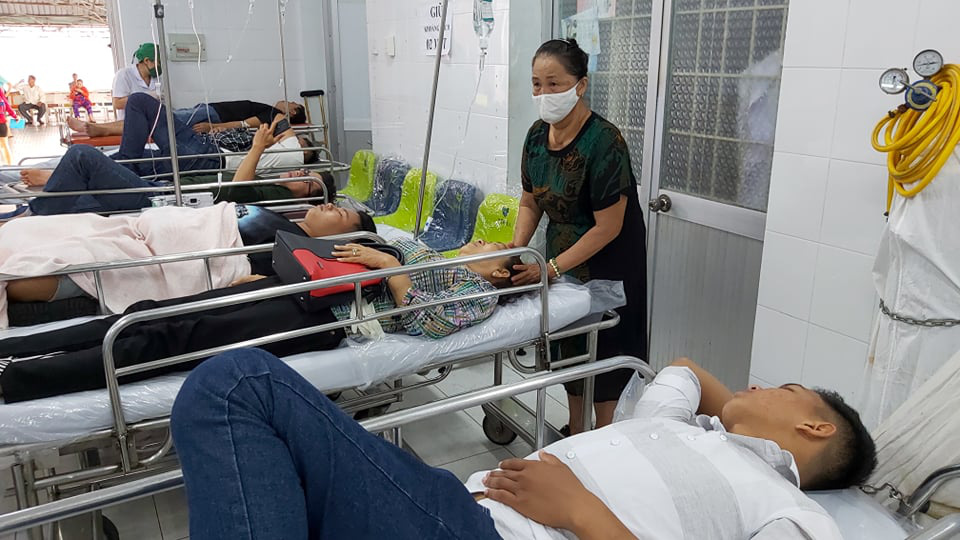 600 khách đi tiệc ở 2 nhà hàng, 99 người phải nhập viện