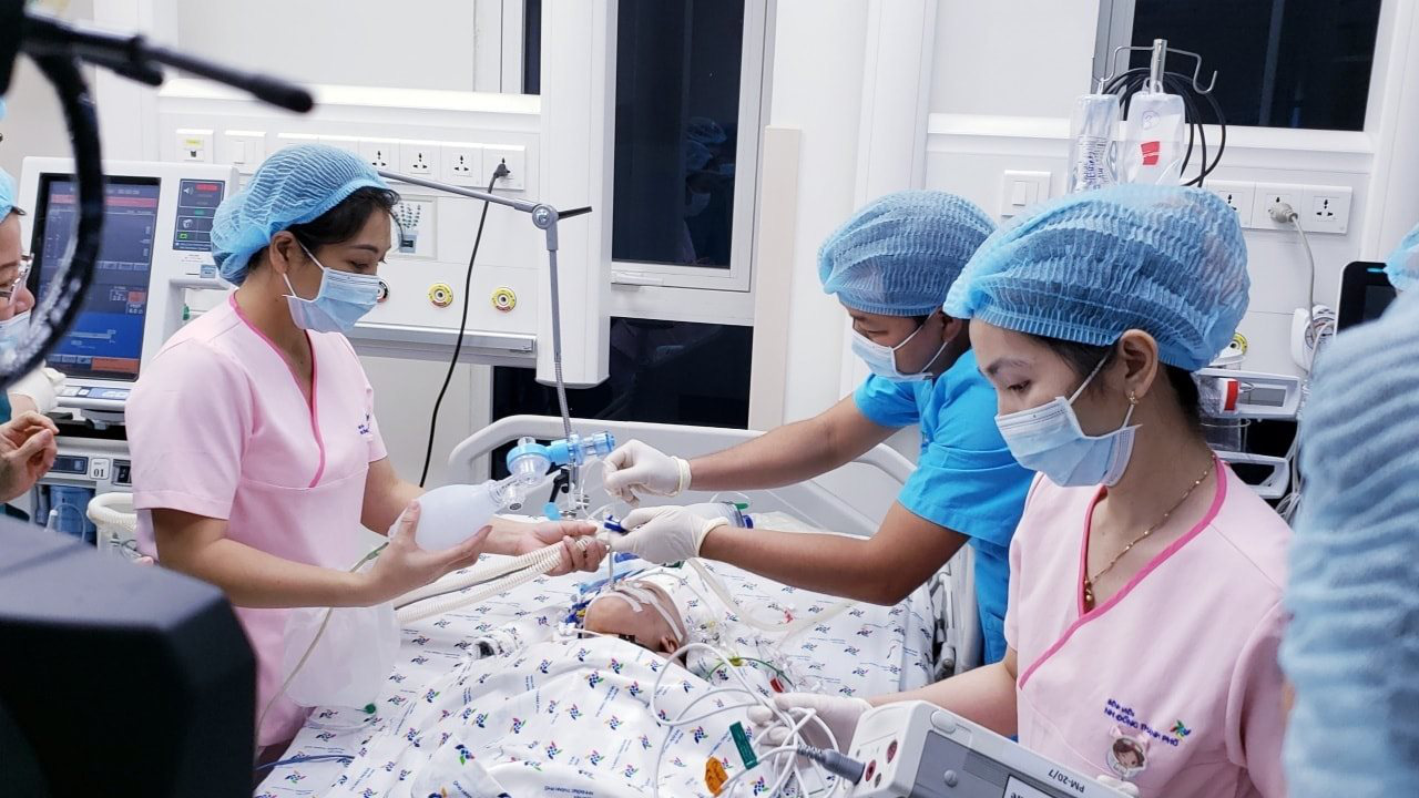 Tình trạng mới nhất của 2 bé Trúc Nhi-Diệu Nhi sau tách đôi