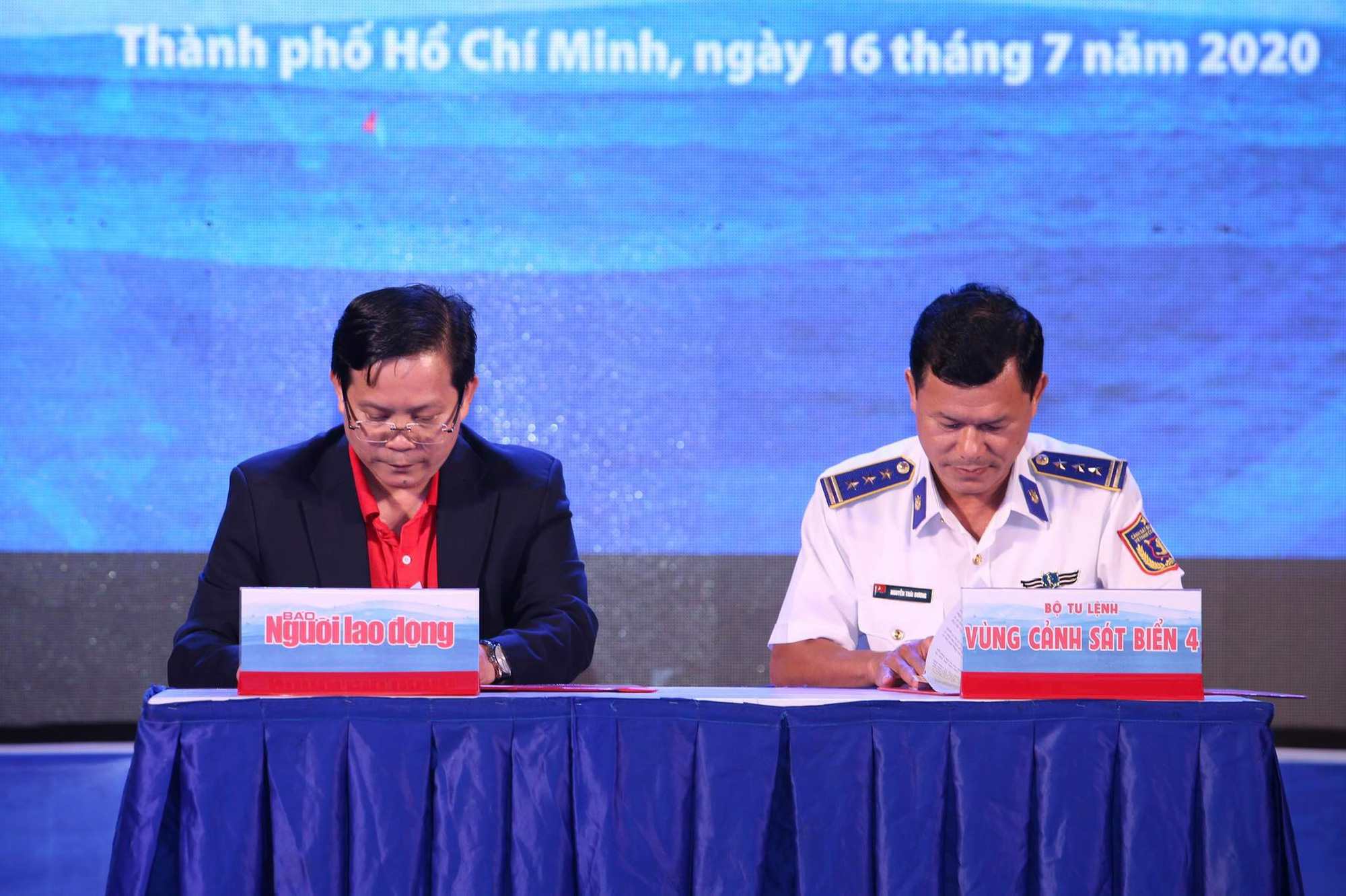 MỘT TRIỆU L&Aacute; CỜ TỔ QUỐC C&Ugrave;NG NGƯ D&Acirc;N B&Aacute;M BIỂN: K&yacute; kết với nhiều đơn vị đồng h&agrave;nh - Ảnh 5.
