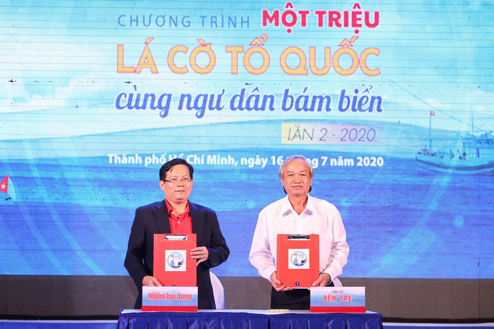 MỘT TRIỆU L&Aacute; CỜ TỔ QUỐC C&Ugrave;NG NGƯ D&Acirc;N B&Aacute;M BIỂN: Lễ k&yacute; kết đồng h&agrave;nh lần 2-2020 - Ảnh 6.