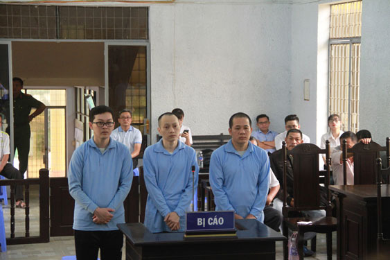 Cho vay giùm, 45 hộ dân gánh nợ thay