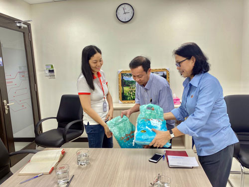 NHỮNG ĐIỂN HÌNH VƯỢT KHÓ, SÁNG TẠO (*): Hết lòng với đoàn viên