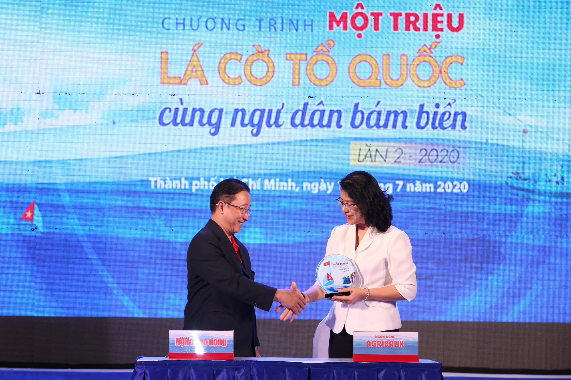 MỘT TRIỆU L&Aacute; CỜ TỔ QUỐC C&Ugrave;NG NGƯ D&Acirc;N B&Aacute;M BIỂN: K&yacute; kết với nhiều đơn vị đồng h&agrave;nh - Ảnh 16.