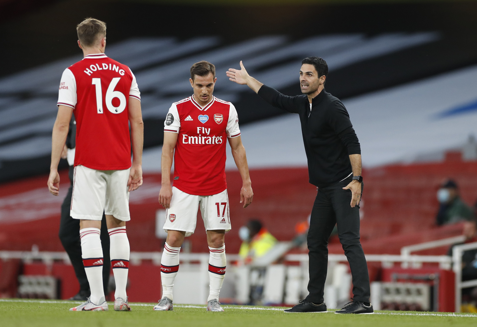 C&ocirc;ng l&agrave;m thủ ph&aacute;, Liverpool thua sốc trước Arsenal ở Emirates - Ảnh 2.