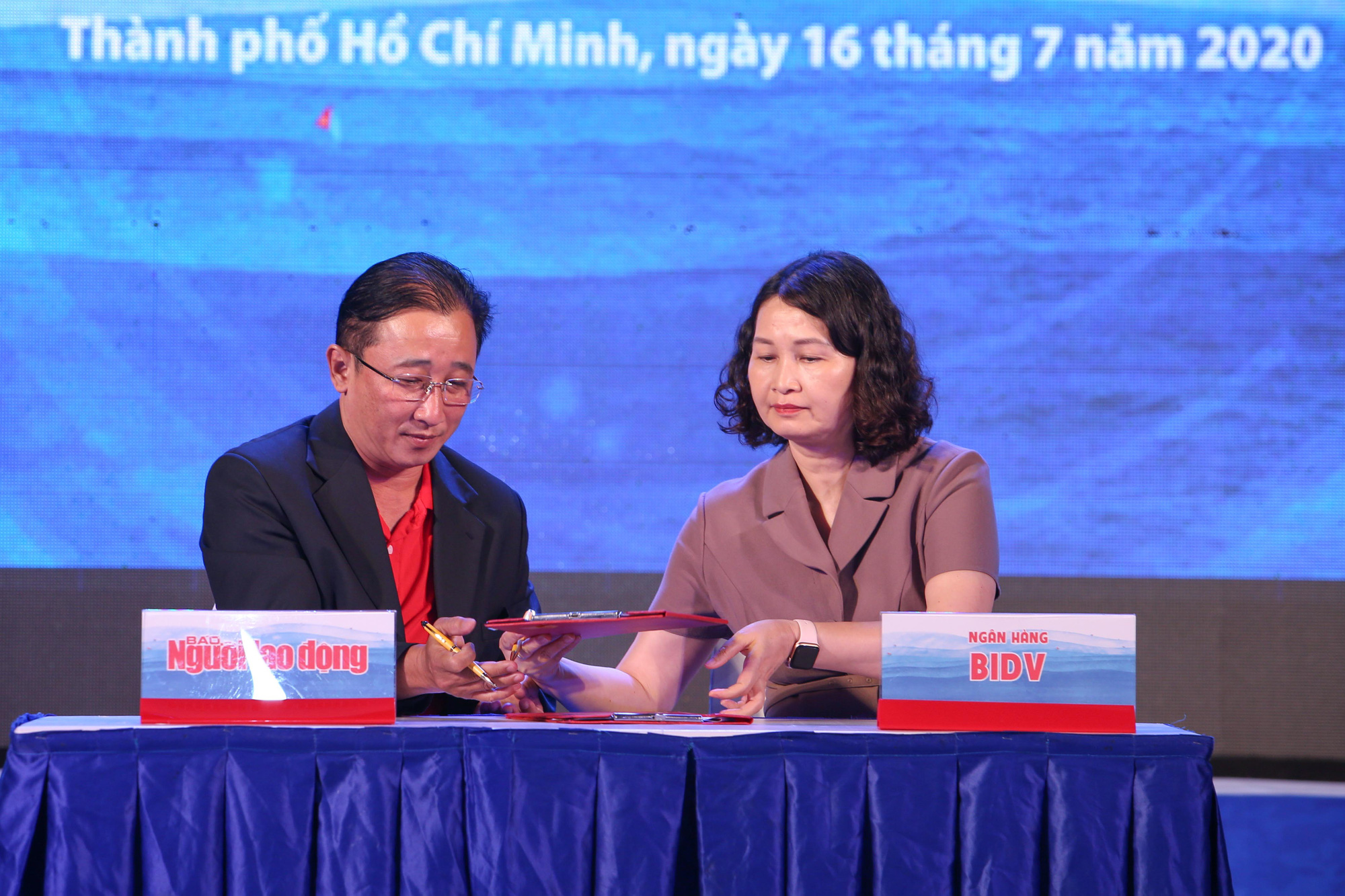 MỘT TRIỆU L&Aacute; CỜ TỔ QUỐC C&Ugrave;NG NGƯ D&Acirc;N B&Aacute;M BIỂN: K&yacute; kết với nhiều đơn vị đồng h&agrave;nh - Ảnh 10.
