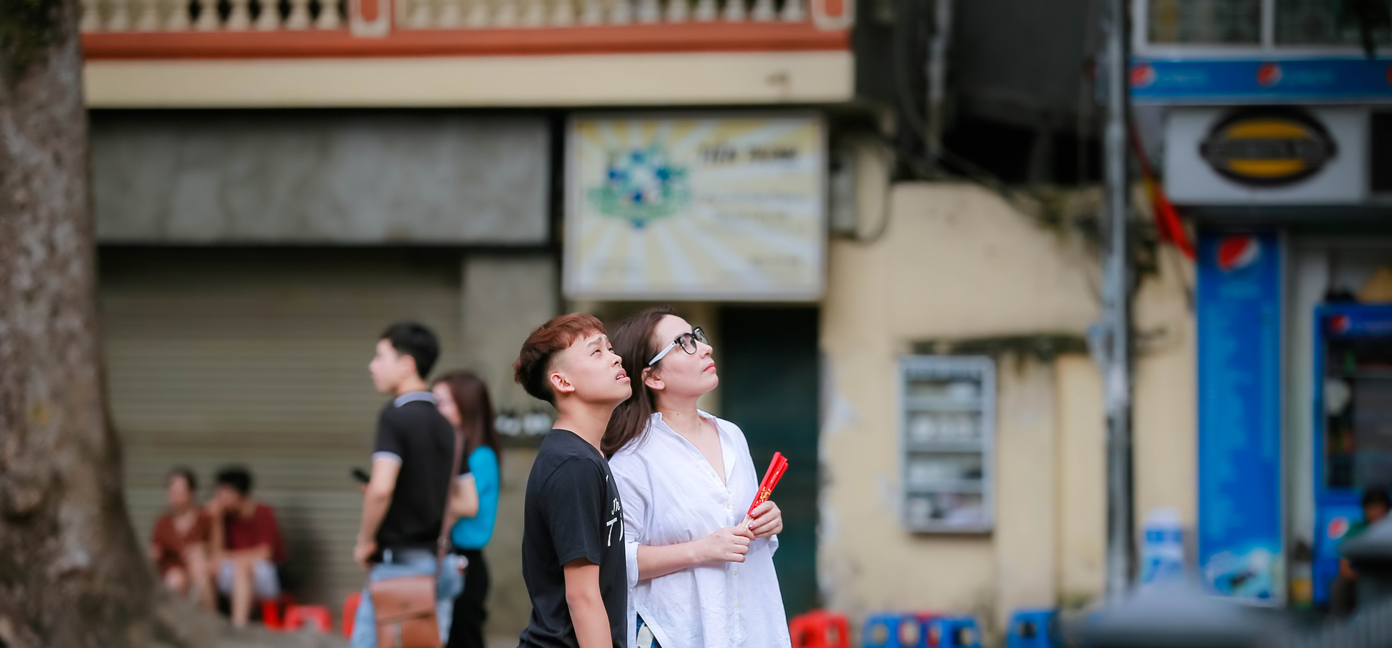 Hồ Văn Cường trổ mã, phổng phao bên mẹ nuôi Phi Nhung ngày càng trẻ đẹp