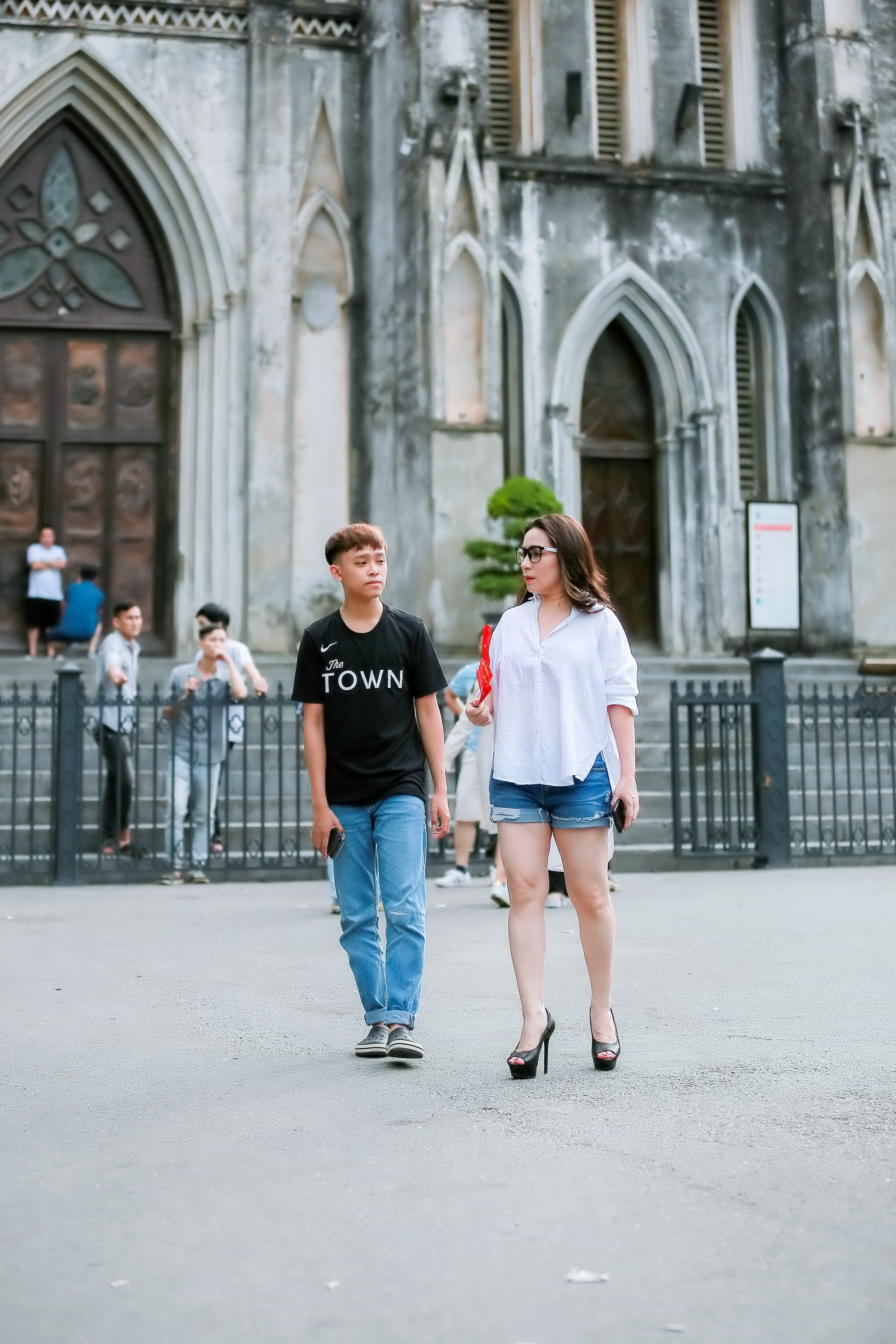 Hồ Văn Cường trổ mã, phổng phao bên mẹ nuôi Phi Nhung ngày càng trẻ đẹp - Ảnh 1.