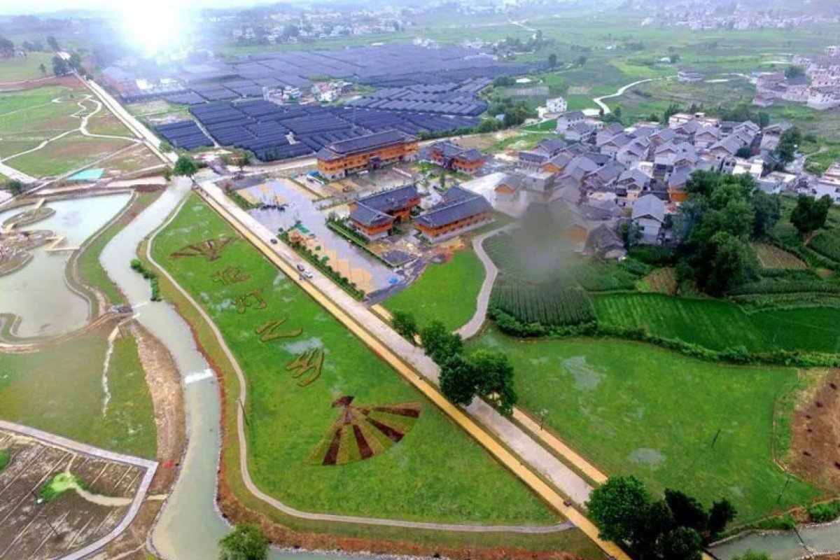 Huyện nghèo Trung Quốc đốt tiền kinh hoàng - Ảnh 2.