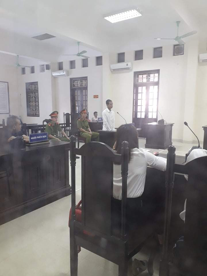 Thanh niên rủ bé gái vào rừng bẫy thú rồi dở trò đồi bại