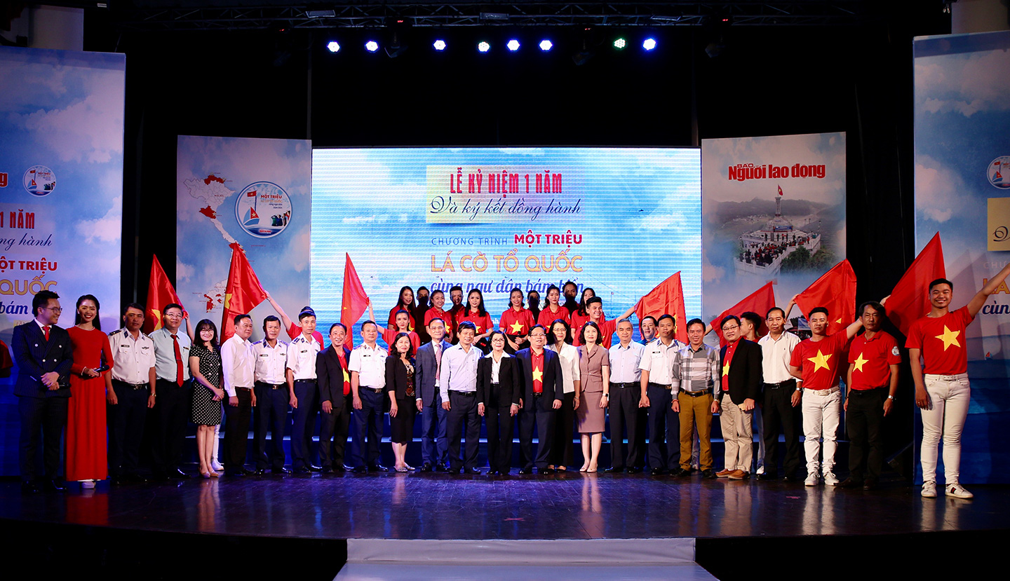 Toàn cảnh Lễ Ký kết đồng hành "Một triệu lá cờ Tổ quốc cùng ngư dân bám biển" lần 2-2020