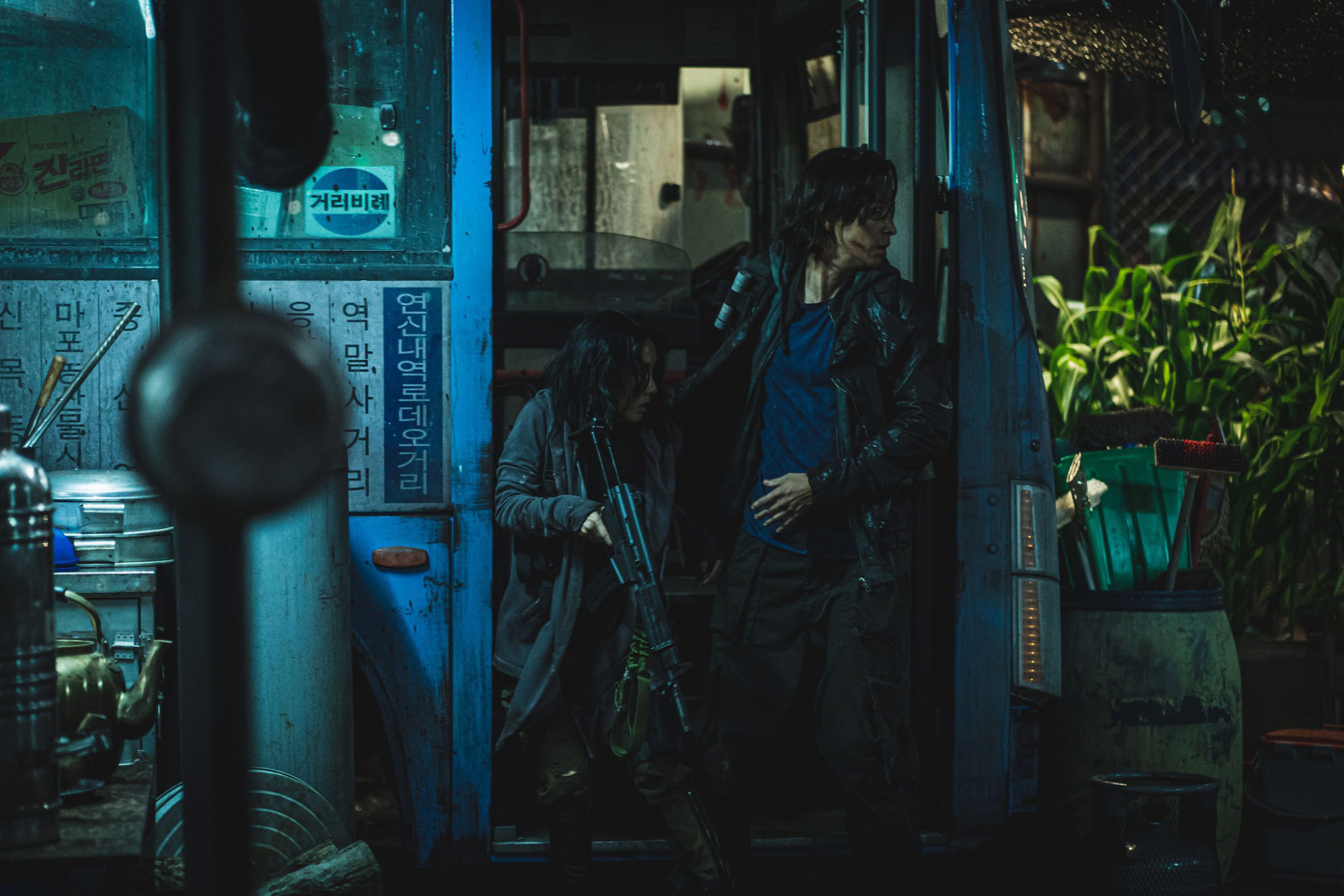 “Train to Busan 2” vượt thành tích “Ký sinh trùng” tại Việt Nam