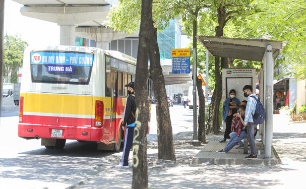 Xe buýt Hà Nội chết mòn - Ảnh 1.