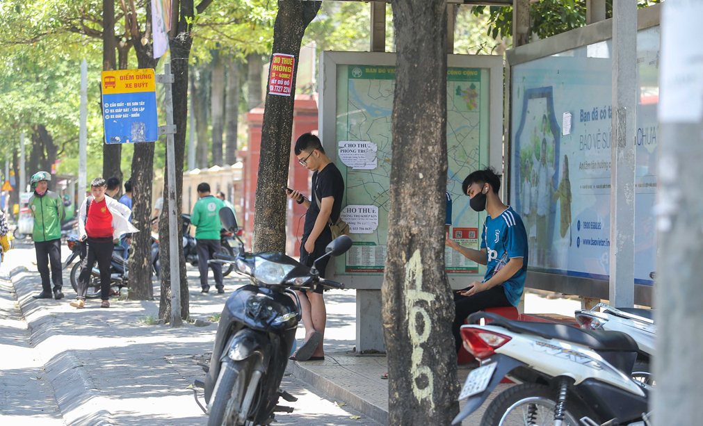 Xe bu&yacute;t ế kh&aacute;ch trong những ng&agrave;y H&agrave; Nội nắng gay gắt - Ảnh 6.