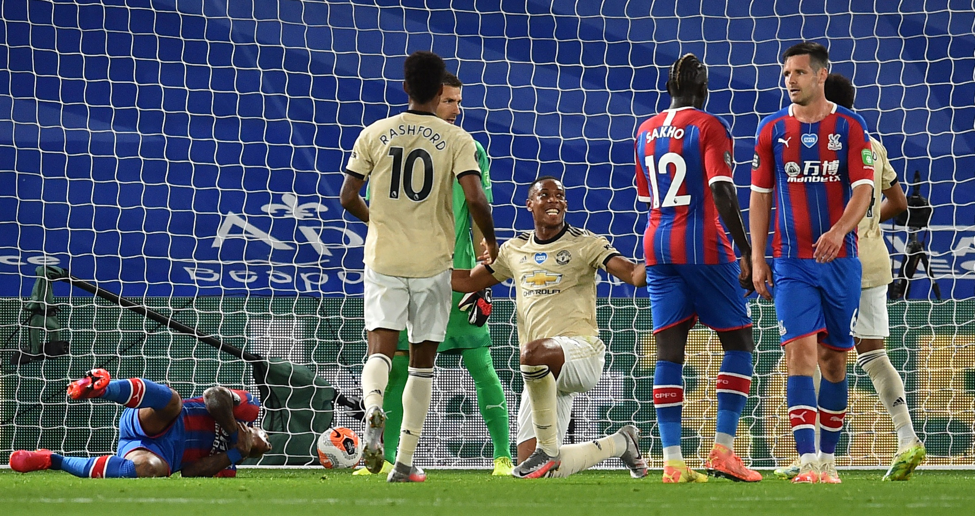 Song s&aacute;t Rashford &ndash; Martial lập c&ocirc;ng, Man United mơ bay cao Top 4 - Ảnh 6.