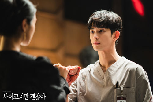 Kim Soo-hyun trở lại