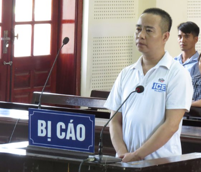 Cán bộ thư viện trường học trong đêm tối lẻn vào nhà hiếp dâm cô gái tàn tật