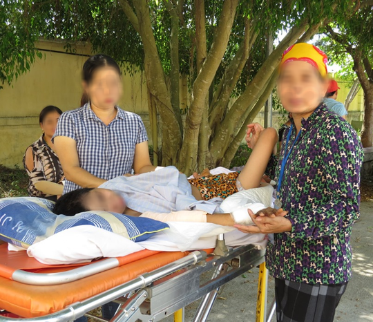 Người th&acirc;n bất b&igrave;nh với bản &aacute;n xử c&aacute;n bộ trường học hiếp d&acirc;m c&ocirc; g&aacute;i t&agrave;n tật - Ảnh 2.