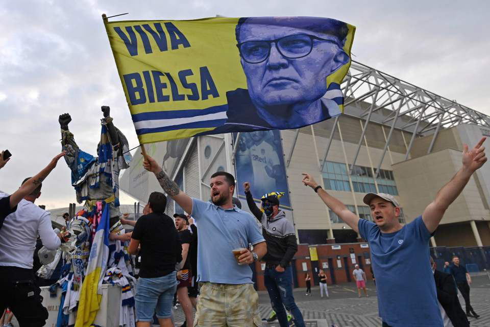 Leeds United thăng hạng, 580 nhân viên được thưởng đậm