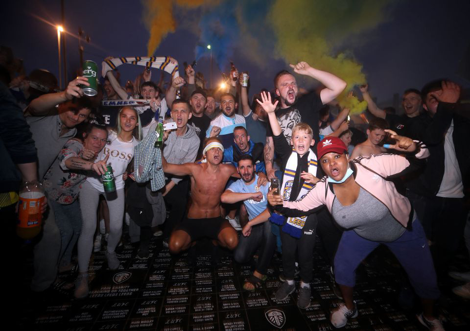Leeds United thăng hạng, 580 nh&acirc;n vi&ecirc;n được thưởng đậm - Ảnh 4.