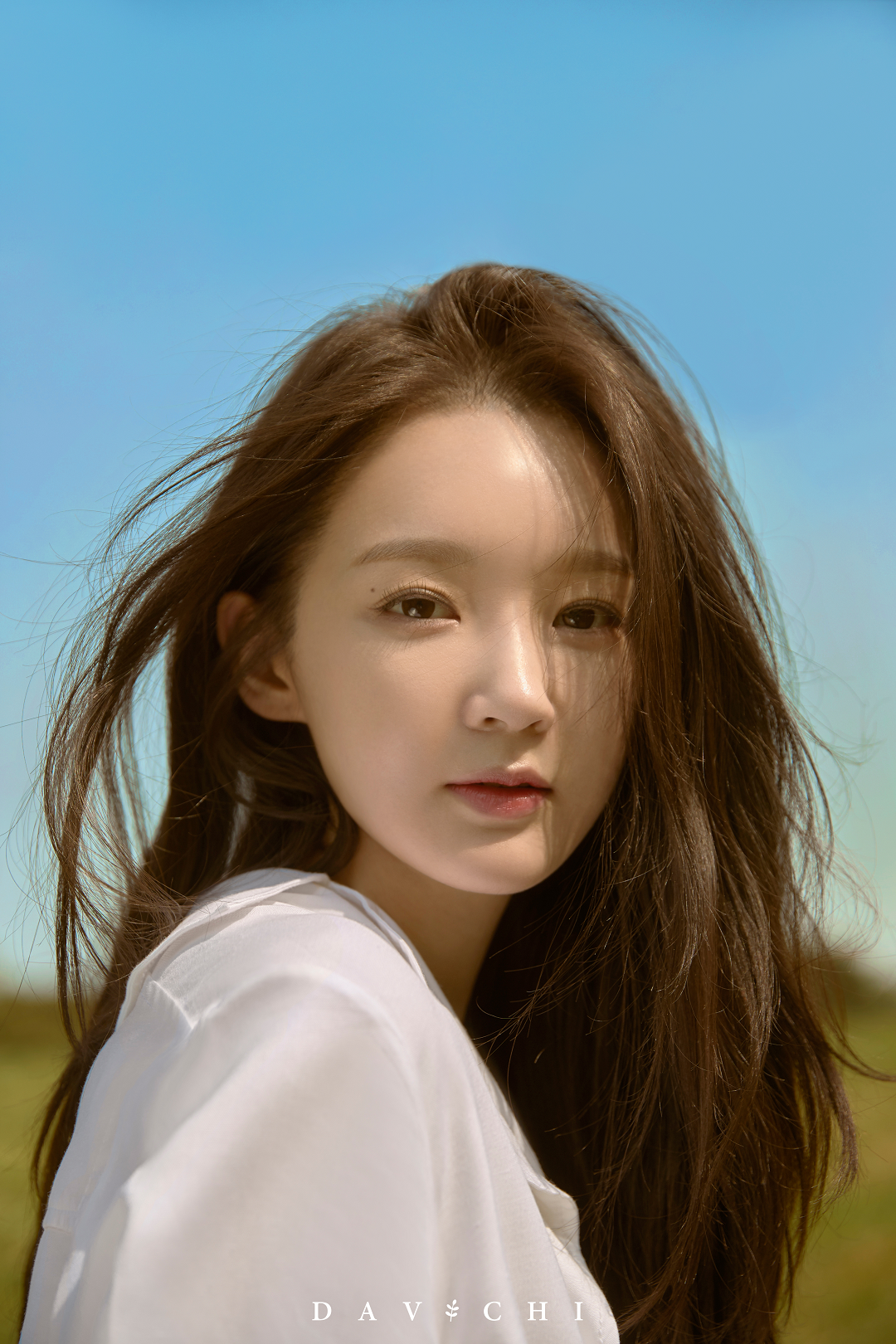 Hai nữ nghệ sĩ phải xin lỗi công chúng vì lồng quảng cáo - Ảnh 2.