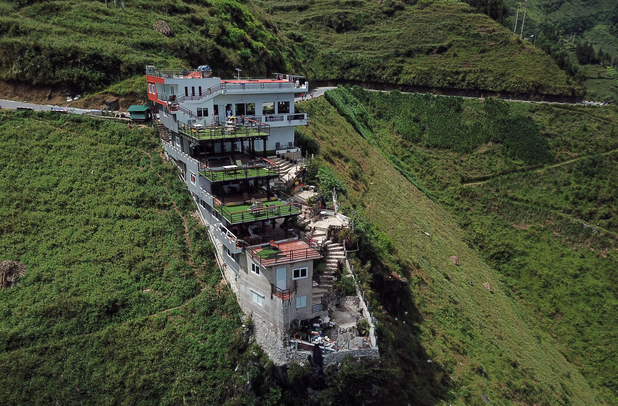 Đang phá dỡ công trình Mã Pì Lèng Panorama