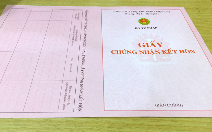 Giấy xác nhận hôn nhân phải ghi tên người dự định đăng ký kết hôn, có hạn chế quyền công dân?
