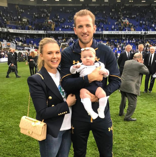 Ngôi sao Harry Kane  lập “hat-trick” với bà xã Katie