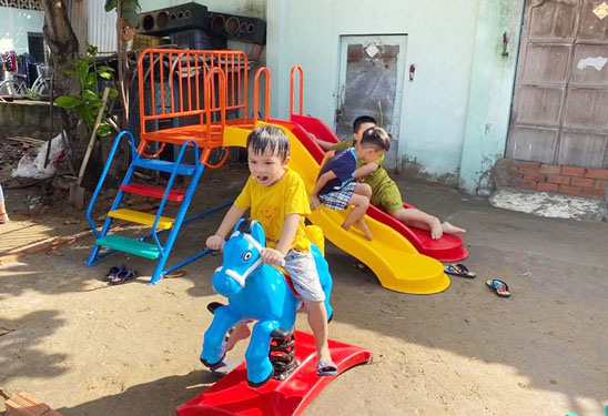 Khánh thành sân chơi con công nhân