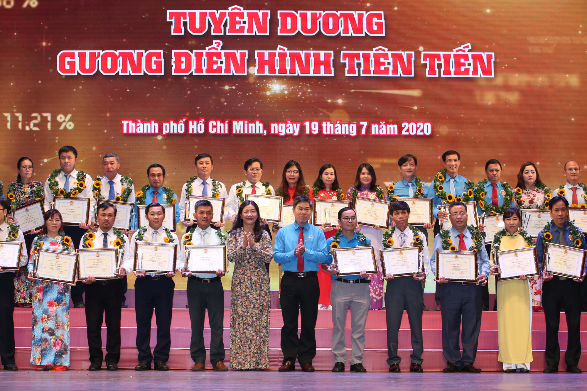 Phong tr&agrave;o thi đua y&ecirc;u nước trong CNVC-LĐ TP HCM l&agrave; điển h&igrave;nh cả nước - Ảnh 6.