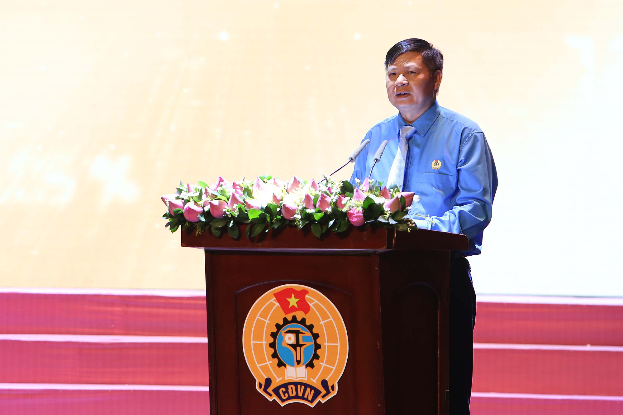 Phong tr&agrave;o thi đua y&ecirc;u nước trong CNVC-LĐ TP HCM l&agrave; điển h&igrave;nh cả nước - Ảnh 1.