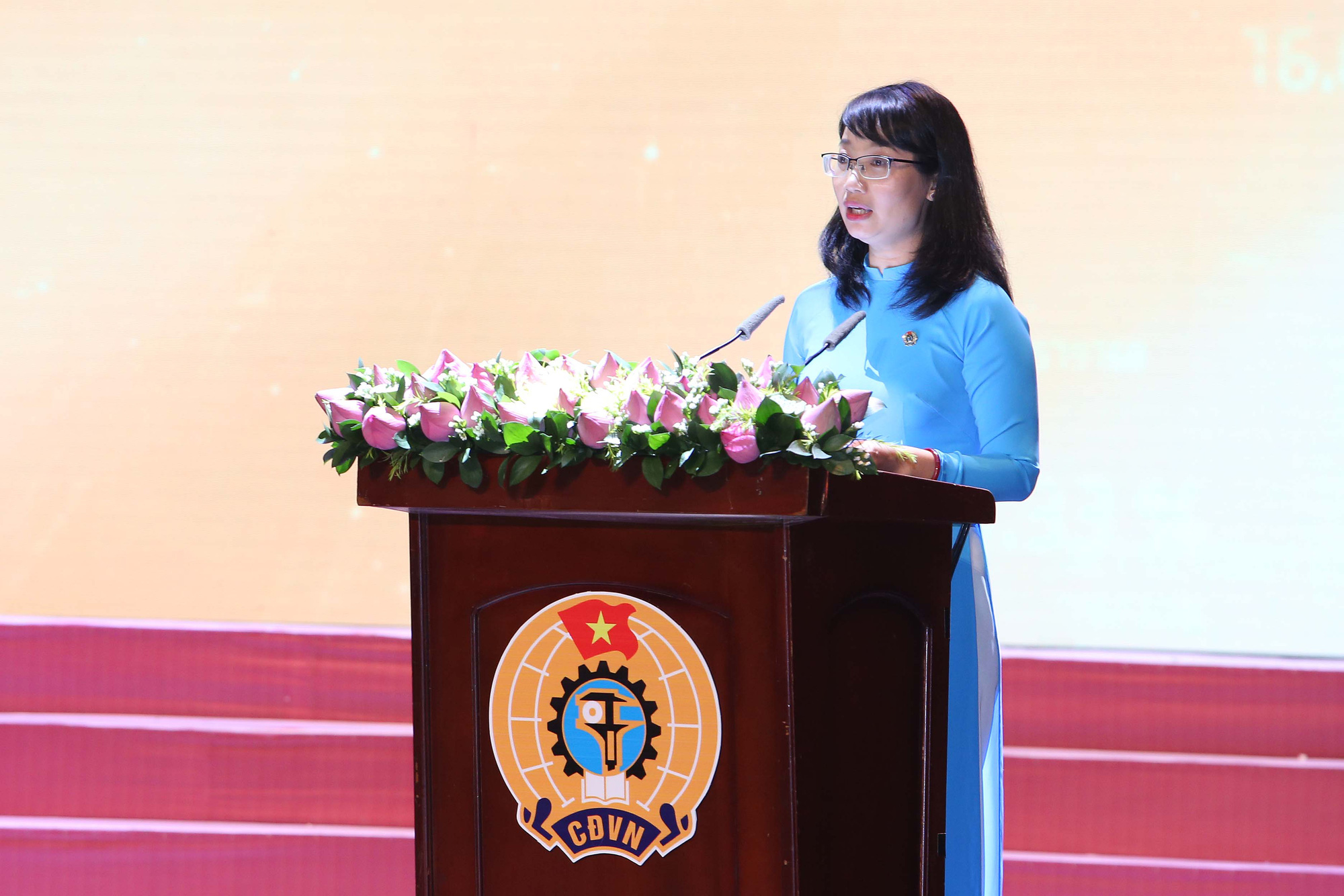 Phong tr&agrave;o thi đua y&ecirc;u nước trong CNVC-LĐ TP HCM l&agrave; điển h&igrave;nh cả nước - Ảnh 2.