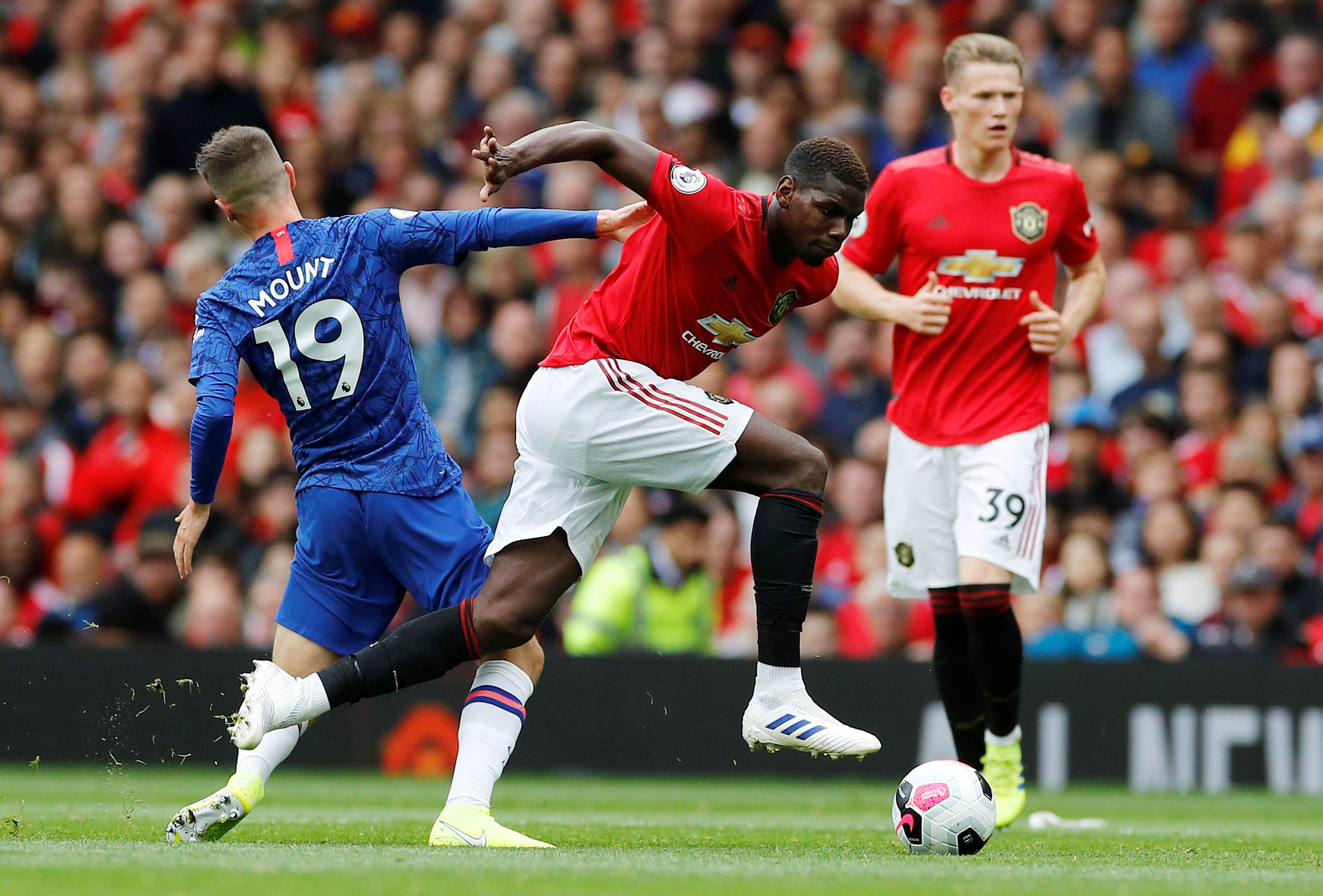 Đại chiến Man United &ndash; Chelsea: FA Cup kh&ocirc;ng y&ecirc;n b&igrave;nh, Wembley rực lửa - Ảnh 1.